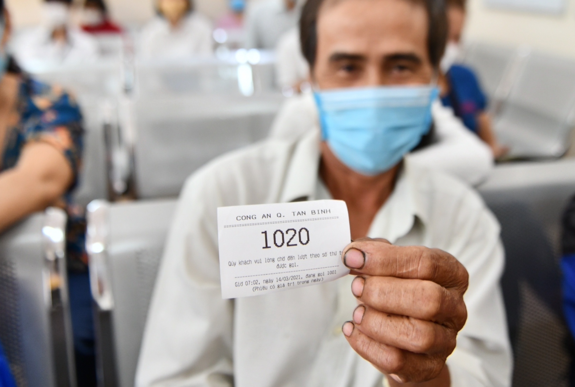 nguoi dan do xo di lam cccd anh 2