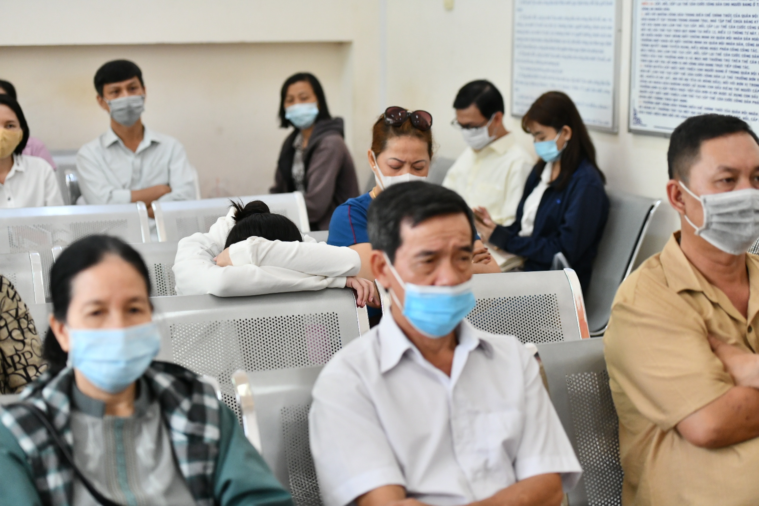 nguoi dan do xo di lam cccd anh 6