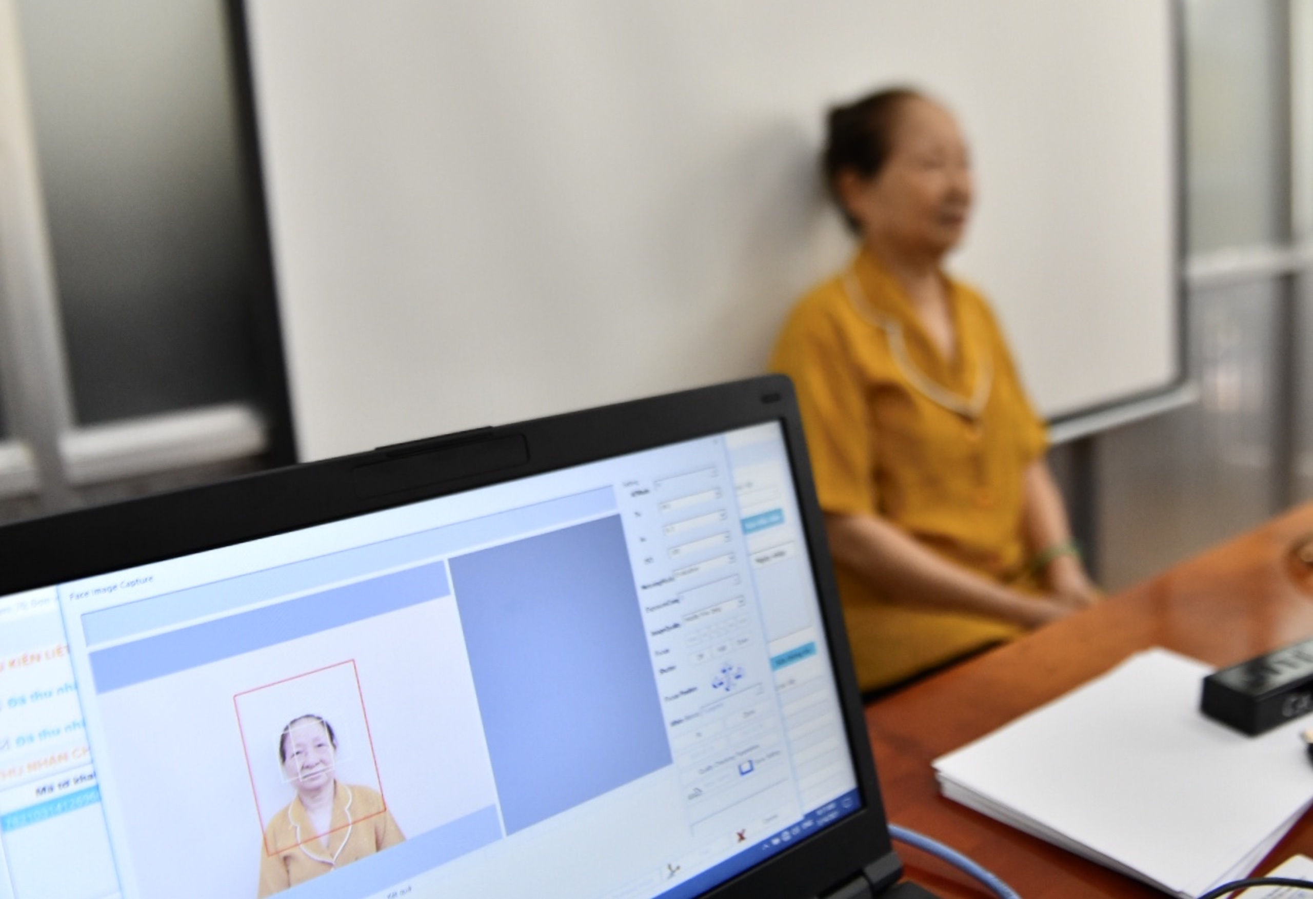 nguoi dan do xo di lam cccd anh 3