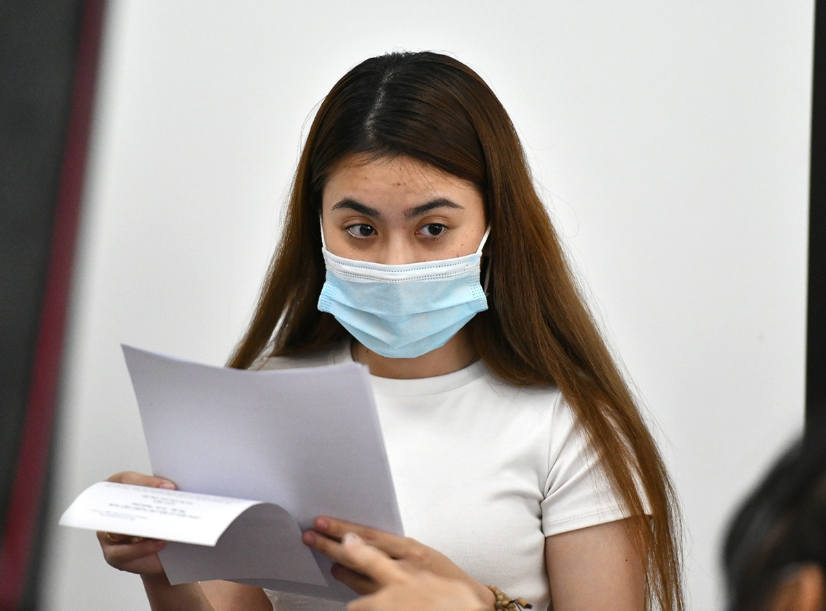 Nguoi dan TP.HCM do xo di lam CCCD gan chip ngay chu nhat hinh anh