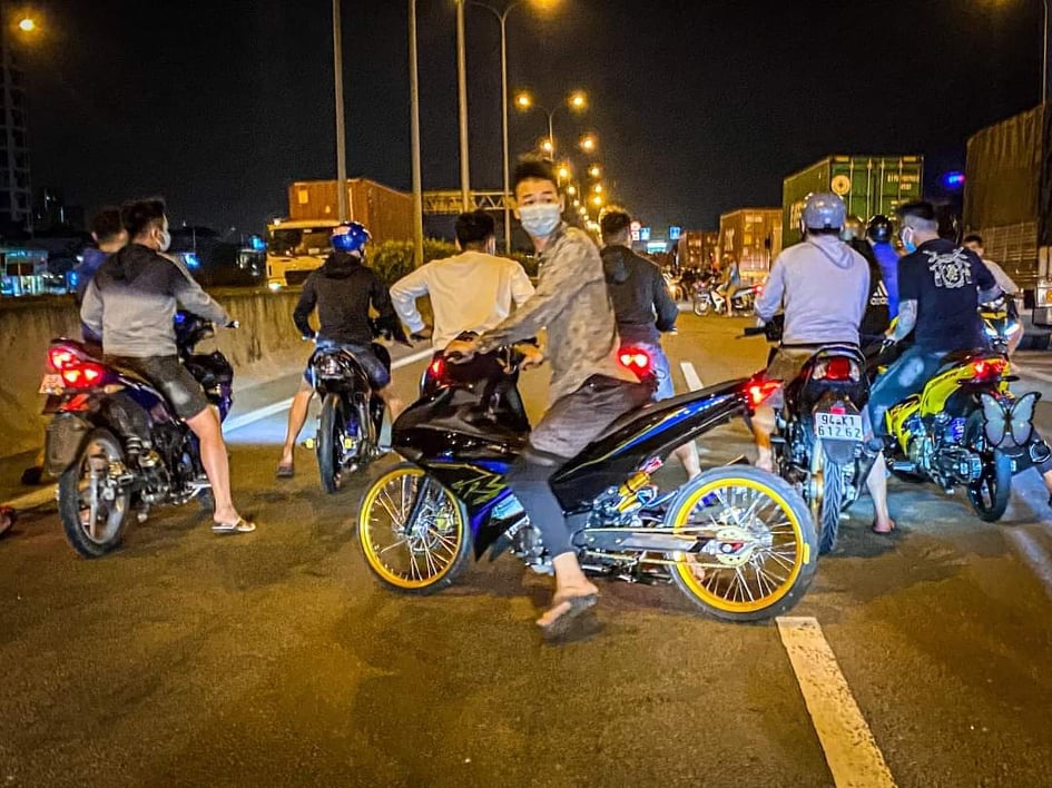 'CSGT da thieu kiem che khi danh nhom YouTuber' hinh anh