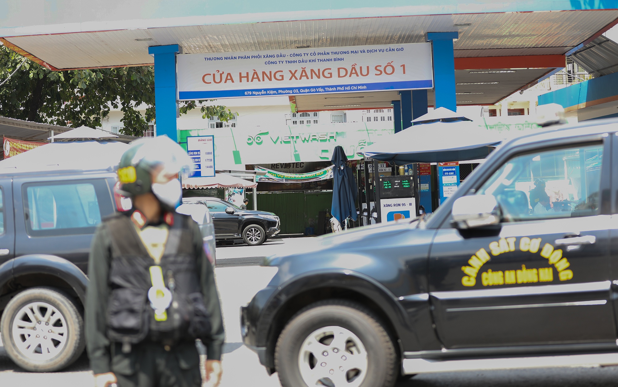 pha duong day xang dau gia anh 2