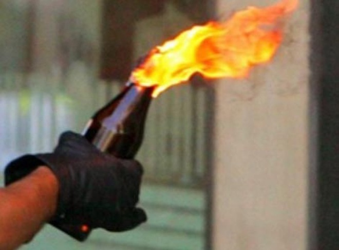 Nem bom xang vao quan nhau o TP.HCM hinh anh