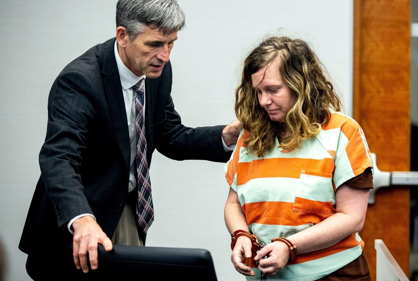 Nu tai xe o My tong xe vao 2 tre em trong cung mot ngay hinh anh