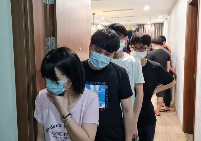 Khoi to 2 bi can giup nguoi Trung Quoc vuot bien o lai TP.HCM hinh anh