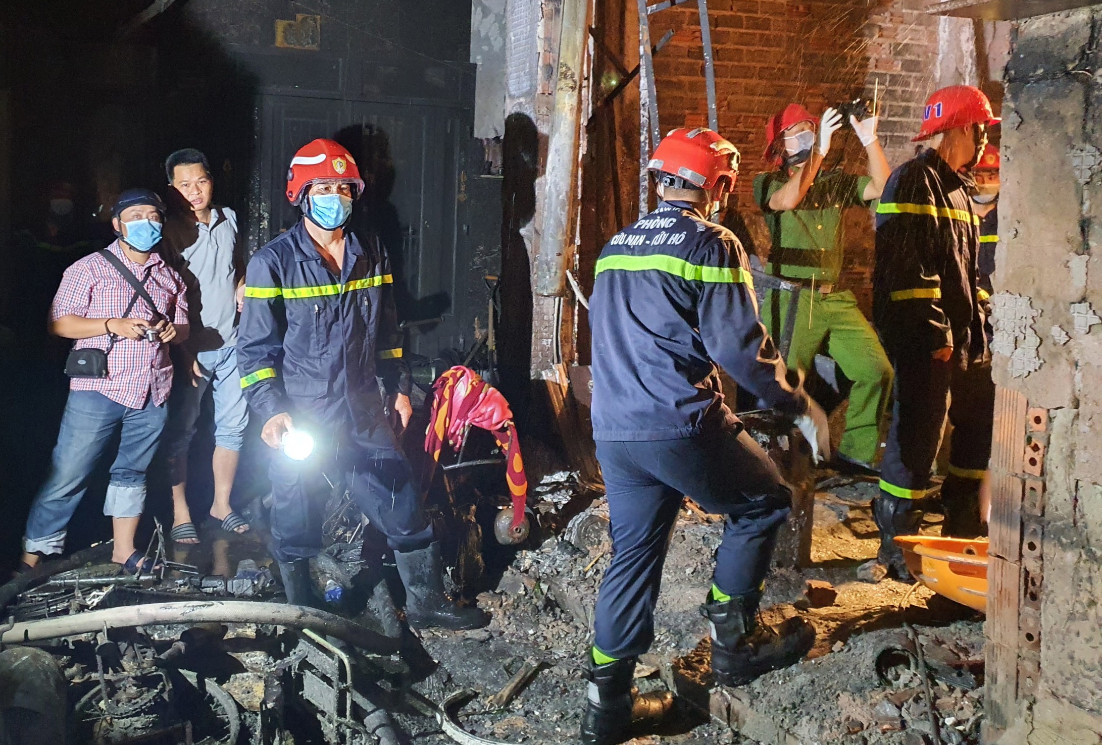 Nguyen nhan ban dau vu chay lam 8 nguoi chet o TP.HCM hinh anh