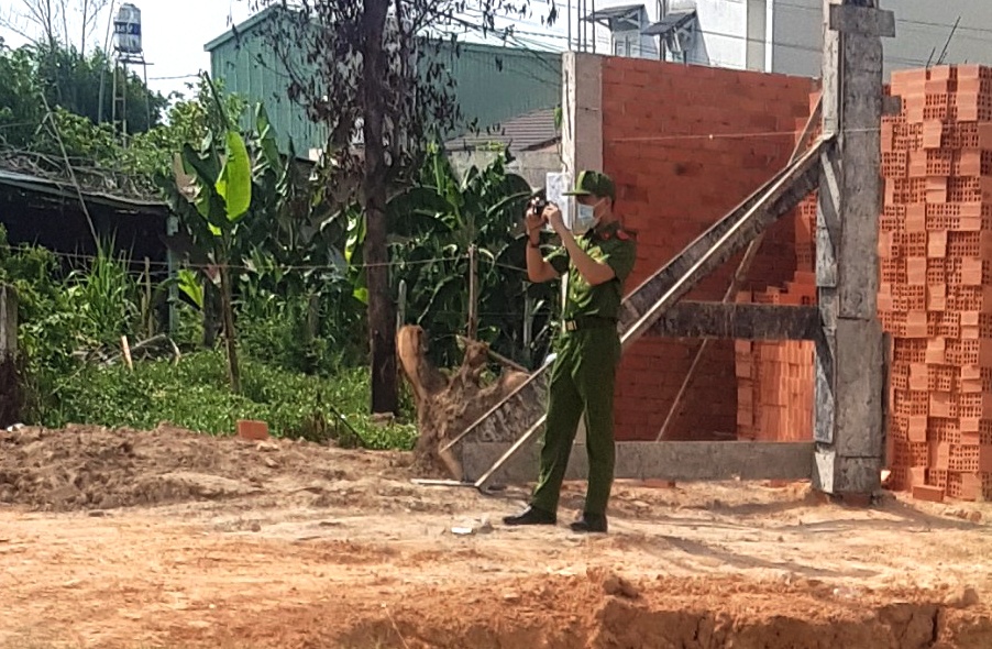 Hai me con tu vong trong nha tro anh 1