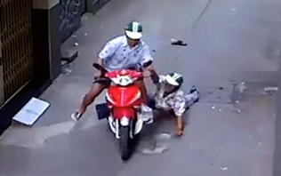 6 nguoi tham gia vu cuop xe may o TP.HCM hinh anh