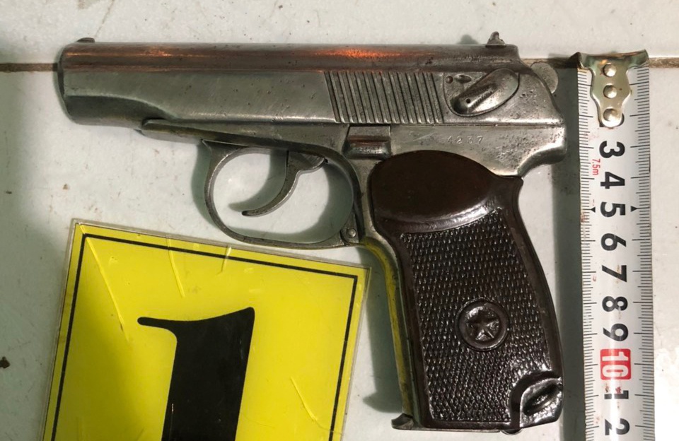 Cong an quan Binh Tan ngan chan cuoc thanh toan bang sung quan dung hinh anh