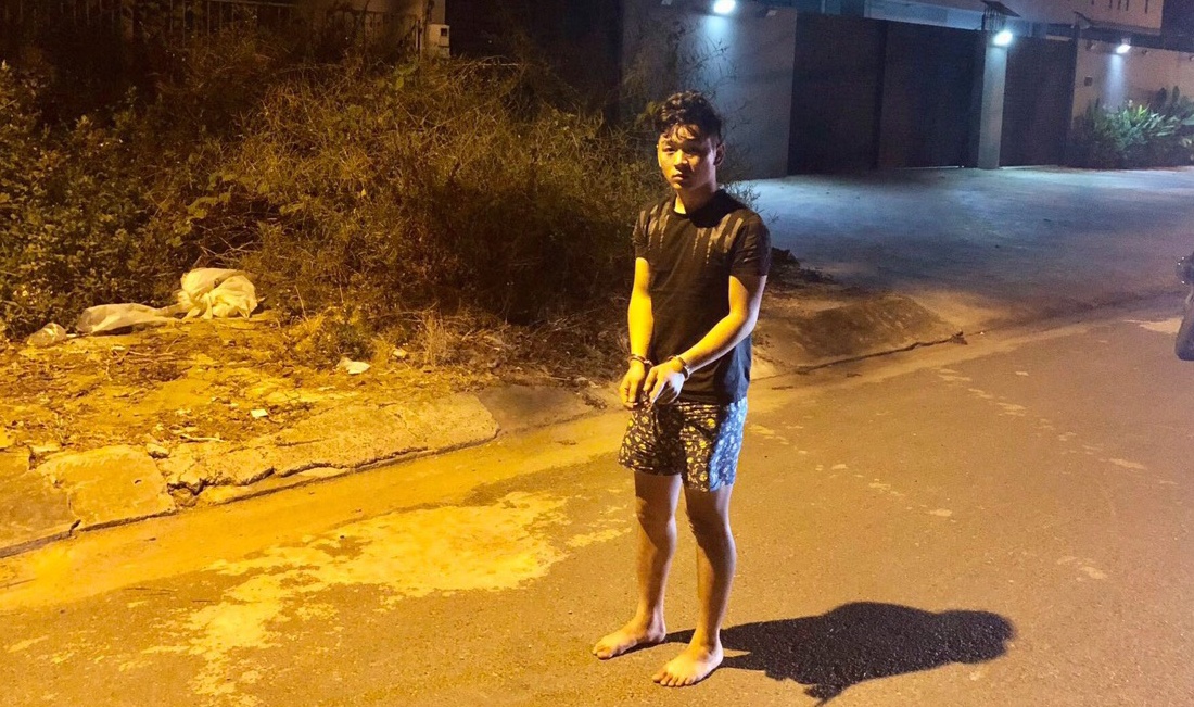 cướp kéo ngã người đi đường ở TP.HCM ảnh 1 cuop keo nga nguoi di duong o TP.HCM anh 1