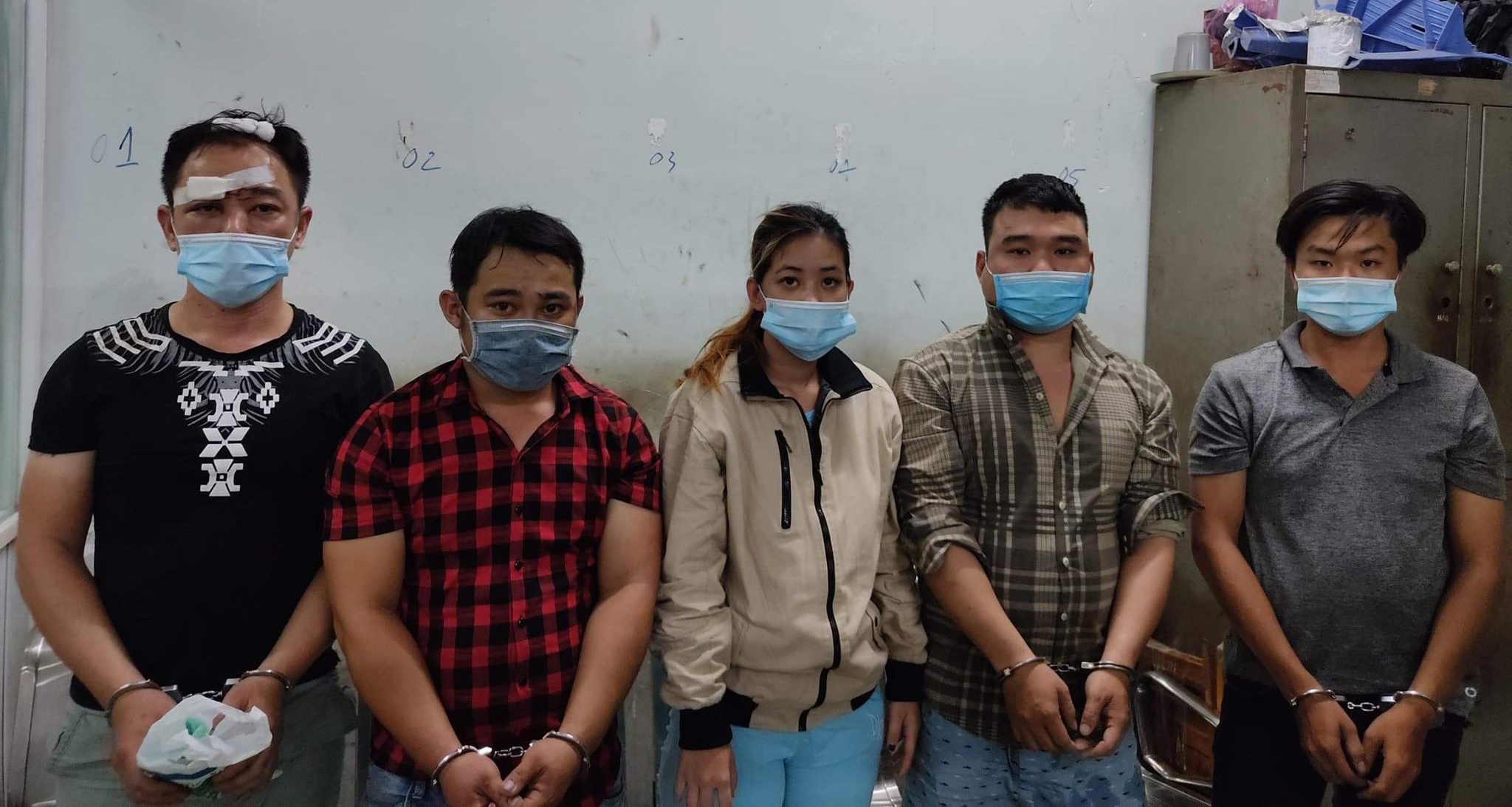 Bat nhom cuop o quan Binh Tan anh 1