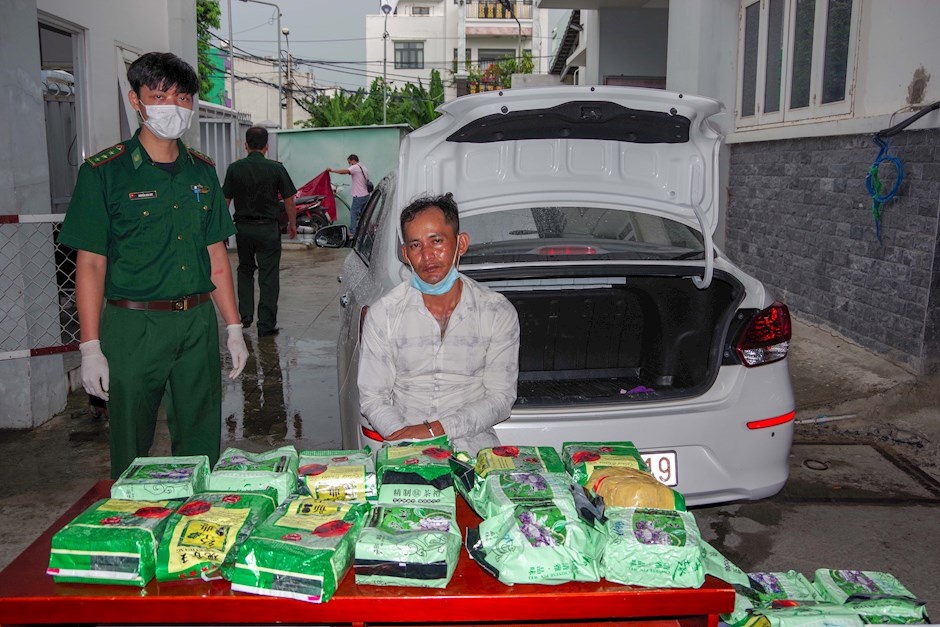 Cho 20 kg ma tuy tu mien Tay den TP.HCM hinh anh