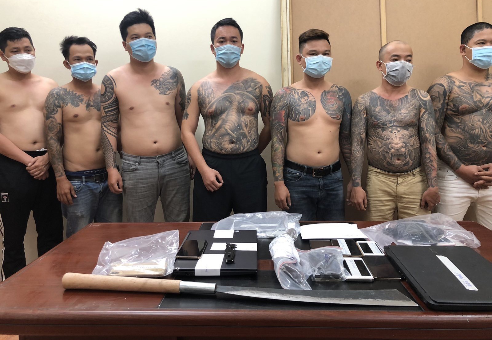 Bộ Công an bắt đánh bạc ở TP.HCM ảnh 2 Bo Cong an bat danh bac o TP.HCM anh 2