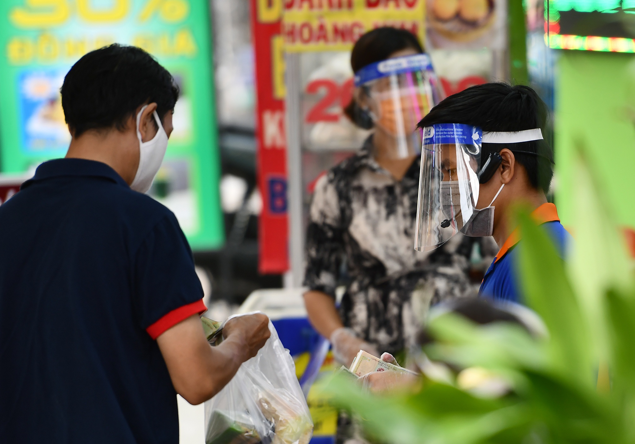 Binh Duong tim nguoi den 30 dia diem lien quan cac ca mac Covid-19 moi hinh anh