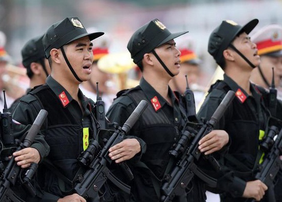 Bo Cong an chi vien 300 CSCD cho Binh Duong chong dich hinh anh