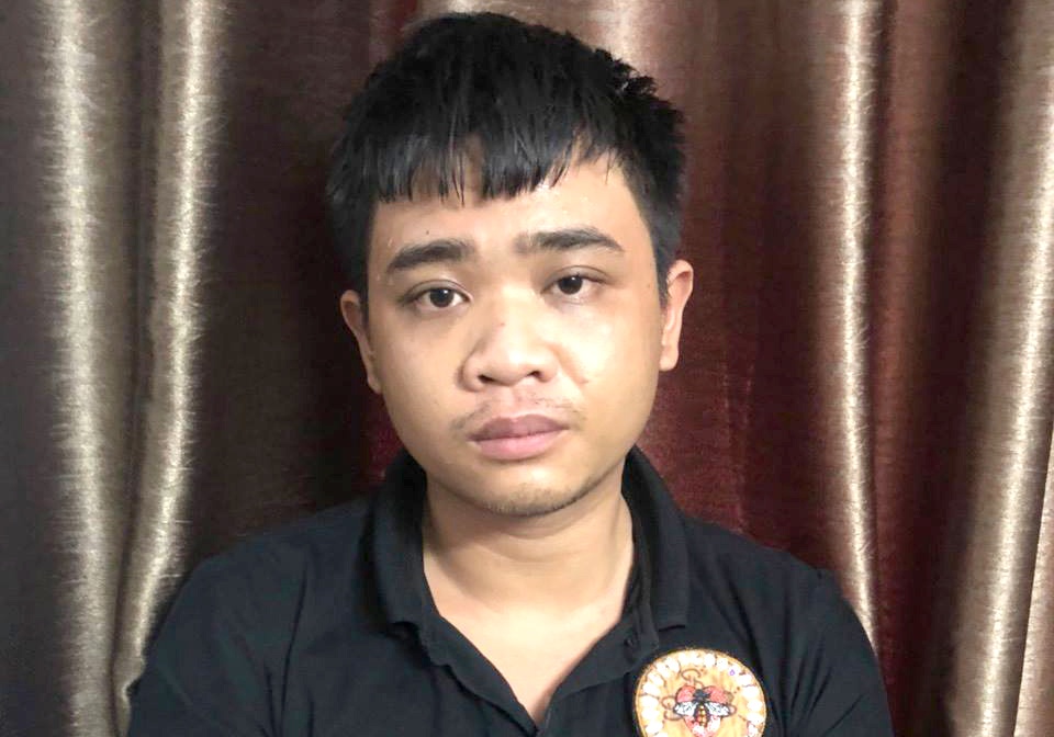 Tam giu nghi pham cuop o cua hang tien loi hinh anh