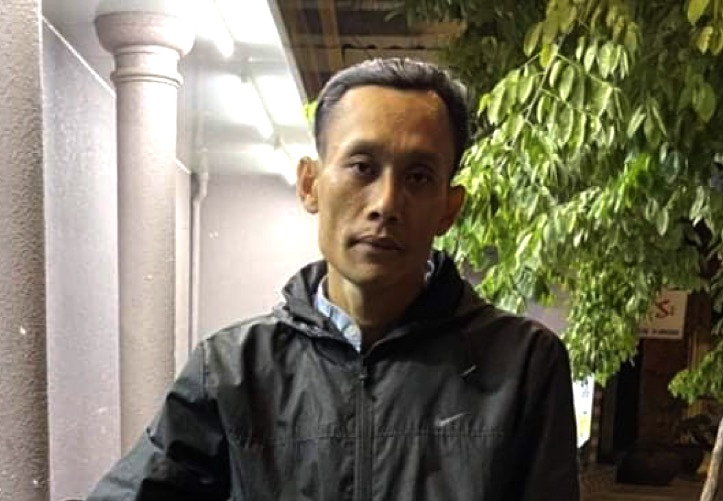 Co gai o TP.HCM bi canh sat hinh su dom chan xe hinh anh