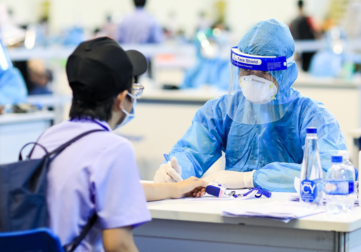 Binh Duong lap 450 doi lay mau xet nghiem nCoV cho mot trieu nguoi hinh anh