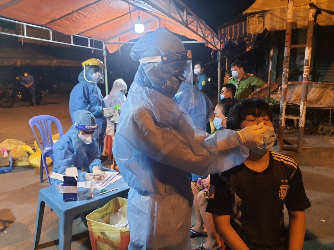 Dich Covid-19 o Binh Duong anh 1