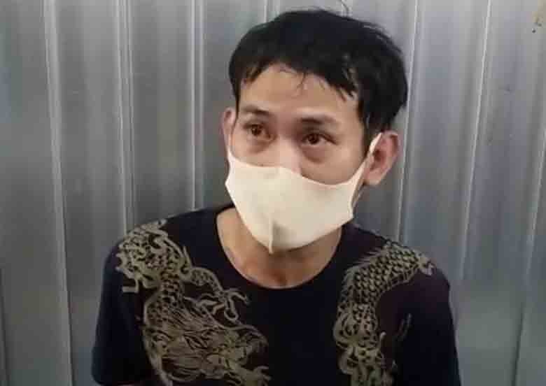 Gi dao vao nu nhan vien cua hang tien loi o TP.HCM de cuop hinh anh