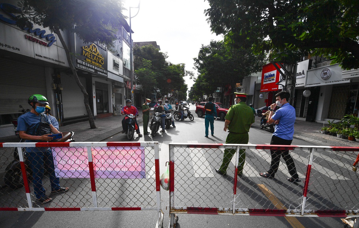 Nguoi dan tu TP.HCM do ve mien Tay, cong an that chat kiem soat hinh anh