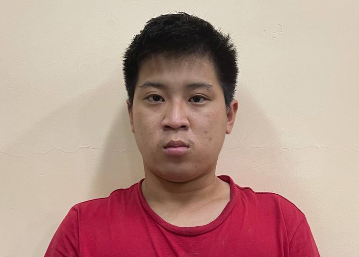 Lua ban giay thong hanh, tiem vaccine o TP.HCM hinh anh