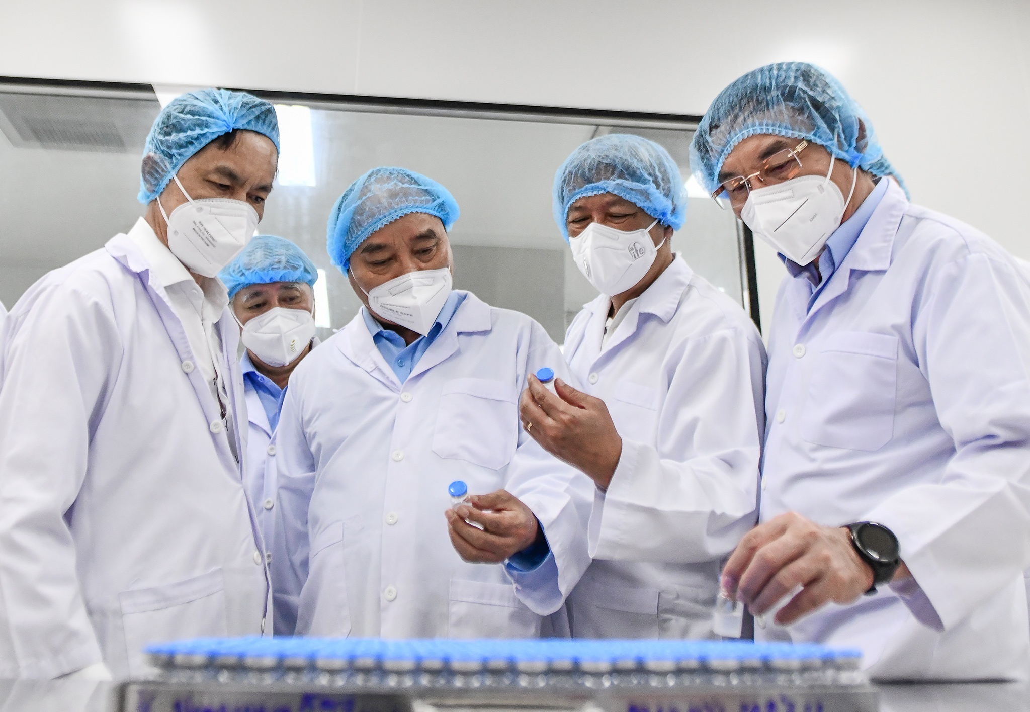 Tiem vaccine Nano Covax anh 1