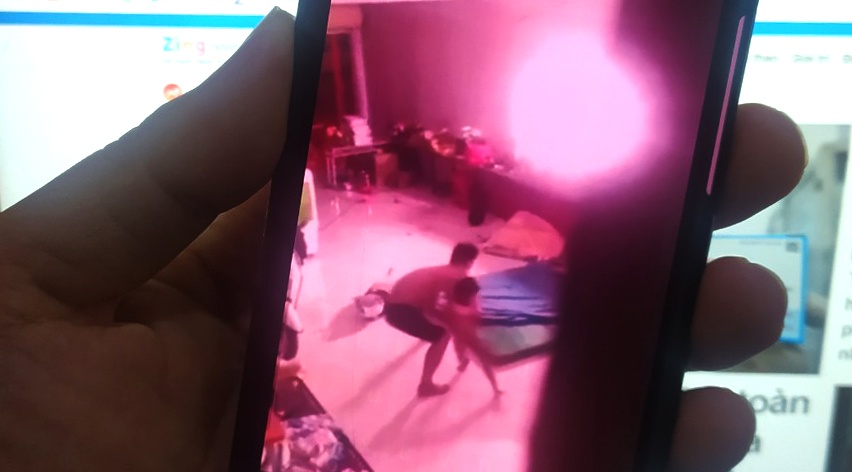 Khoi to nguoi hanh ha be trai 5 tuoi hinh anh