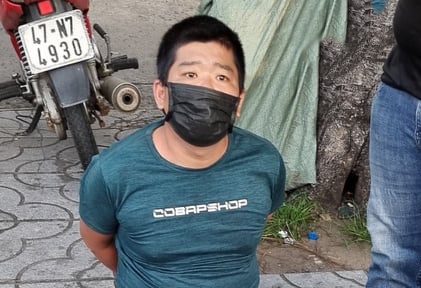bắt cướp cửa hàng ở TP.HCM ảnh 1 bat cuop cua hang o TP.HCM anh 1