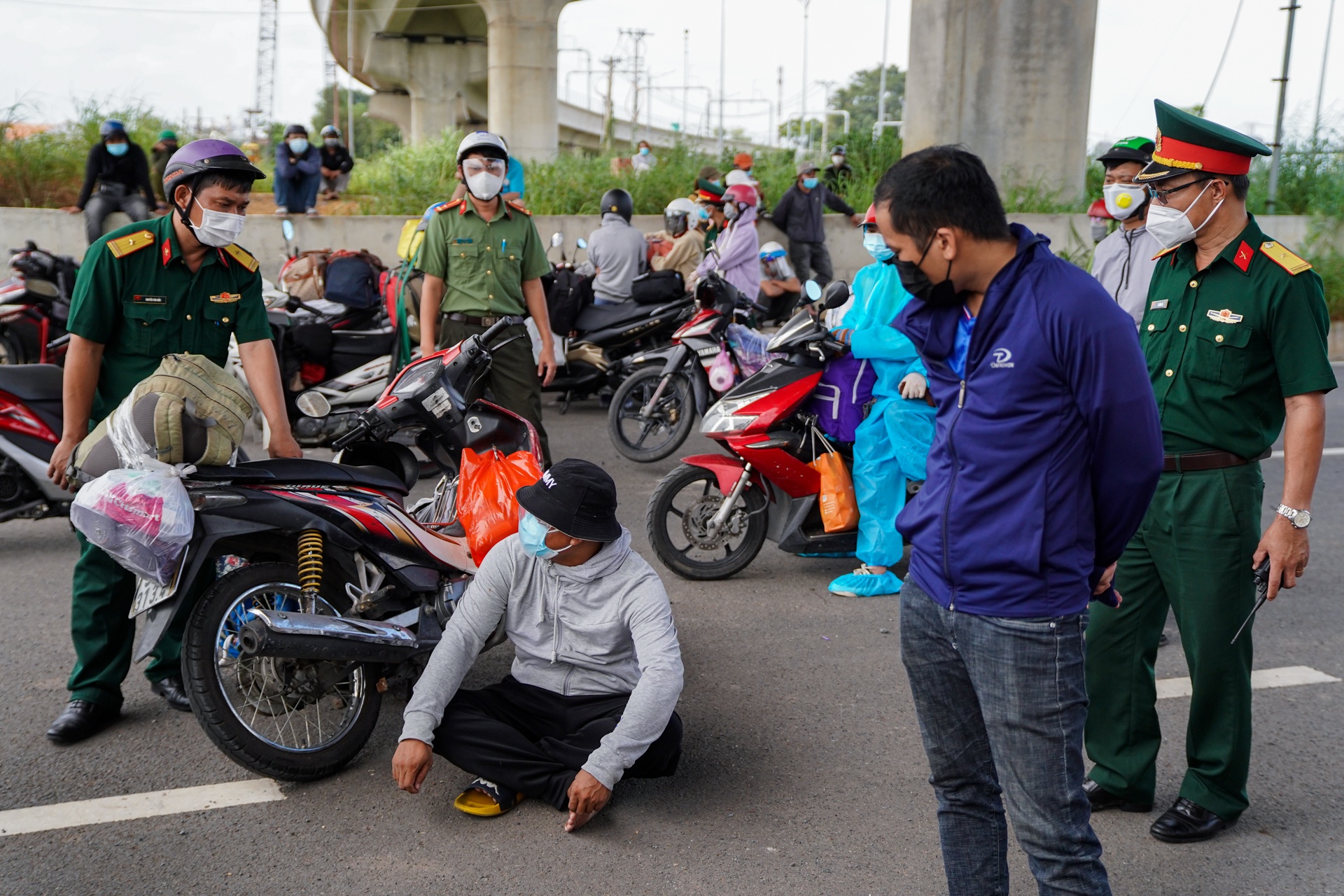 nguoi dan roi TP.HCM ve que anh 10