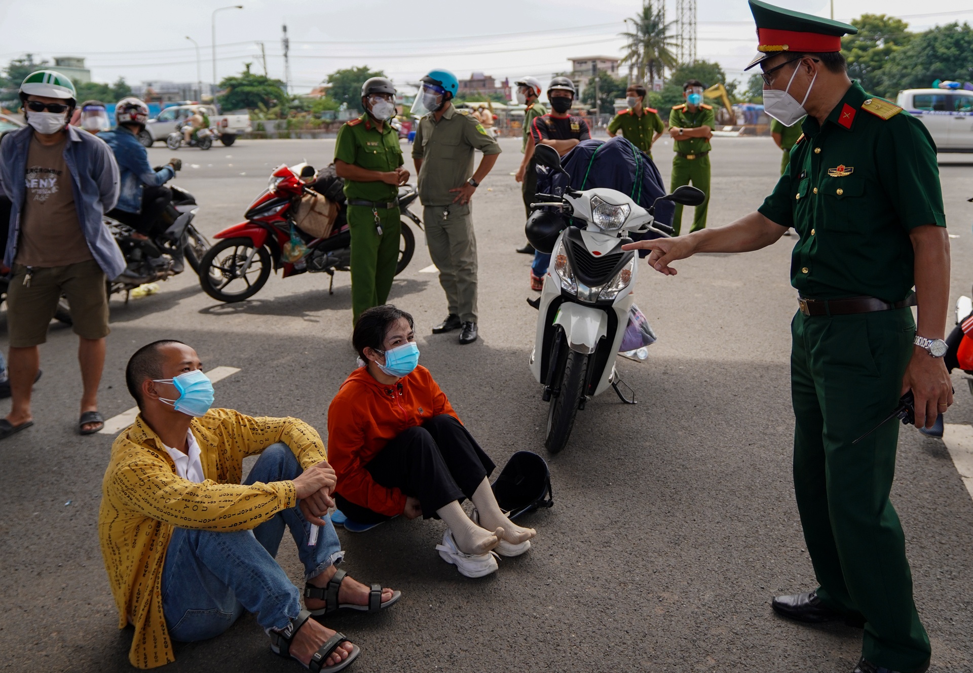 nguoi dan roi TP.HCM ve que anh 5