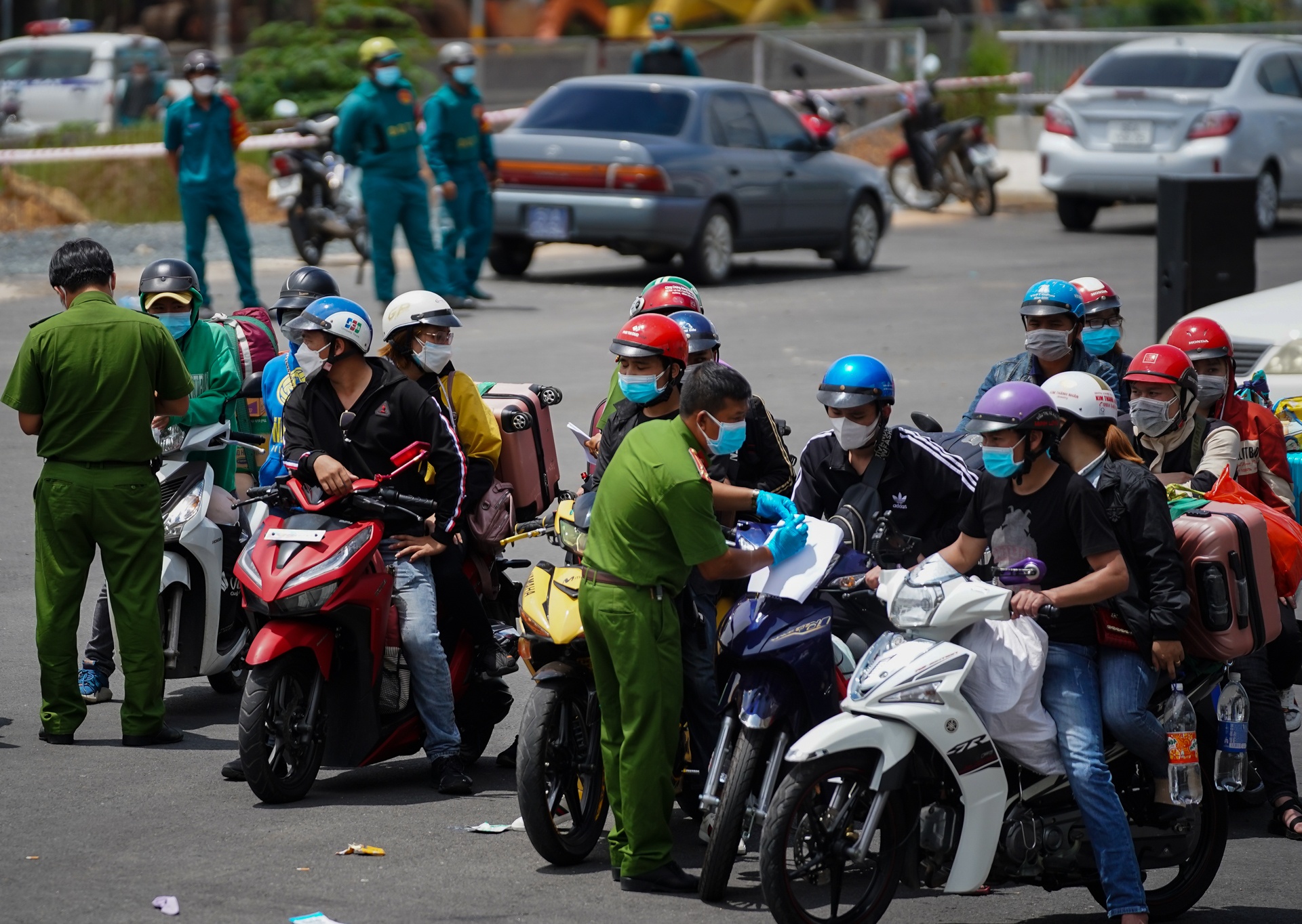 nguoi dan roi TP.HCM ve que anh 9