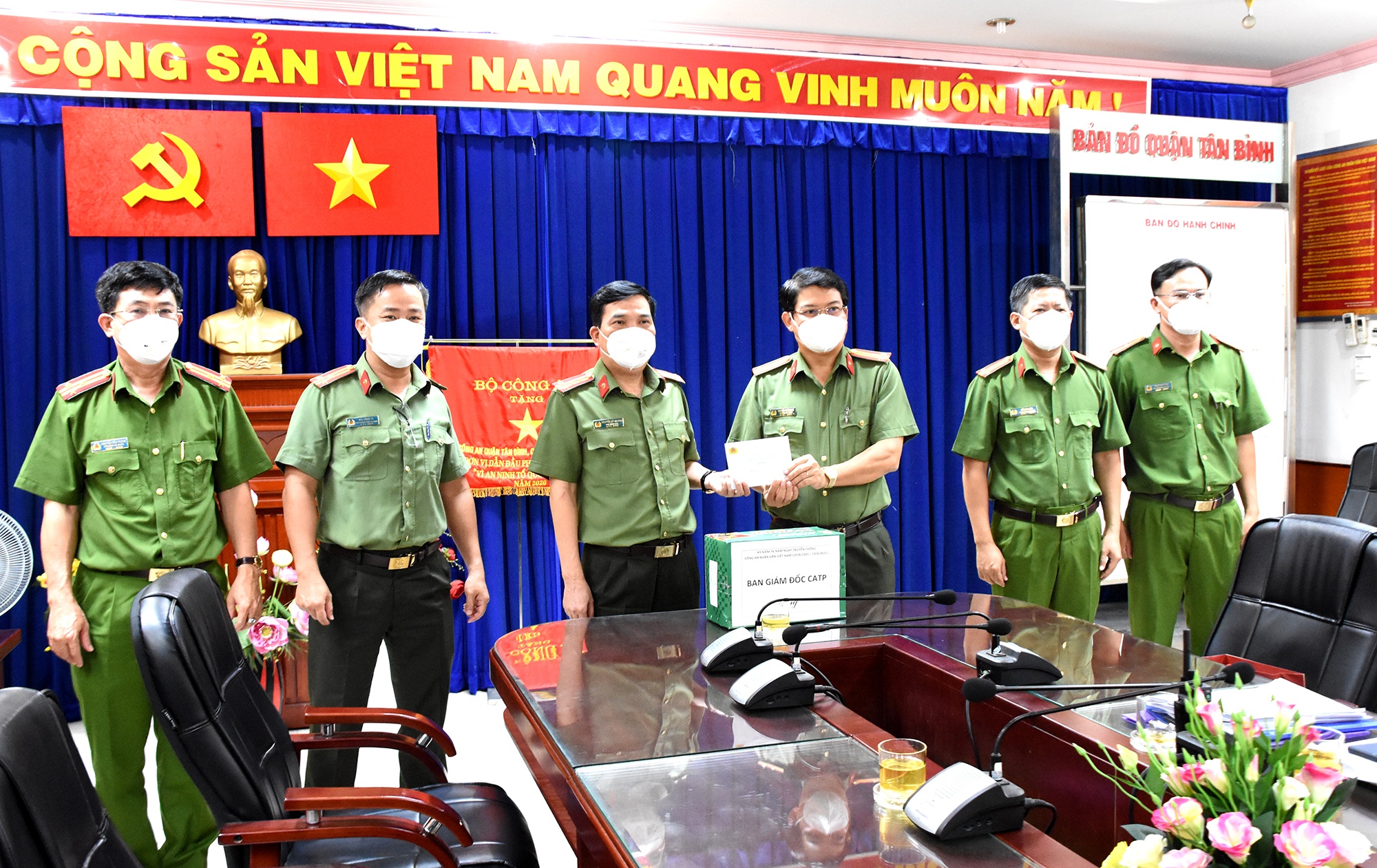 dai ta Nguyen Sy Quang kiem tra phong chong dich anh 2