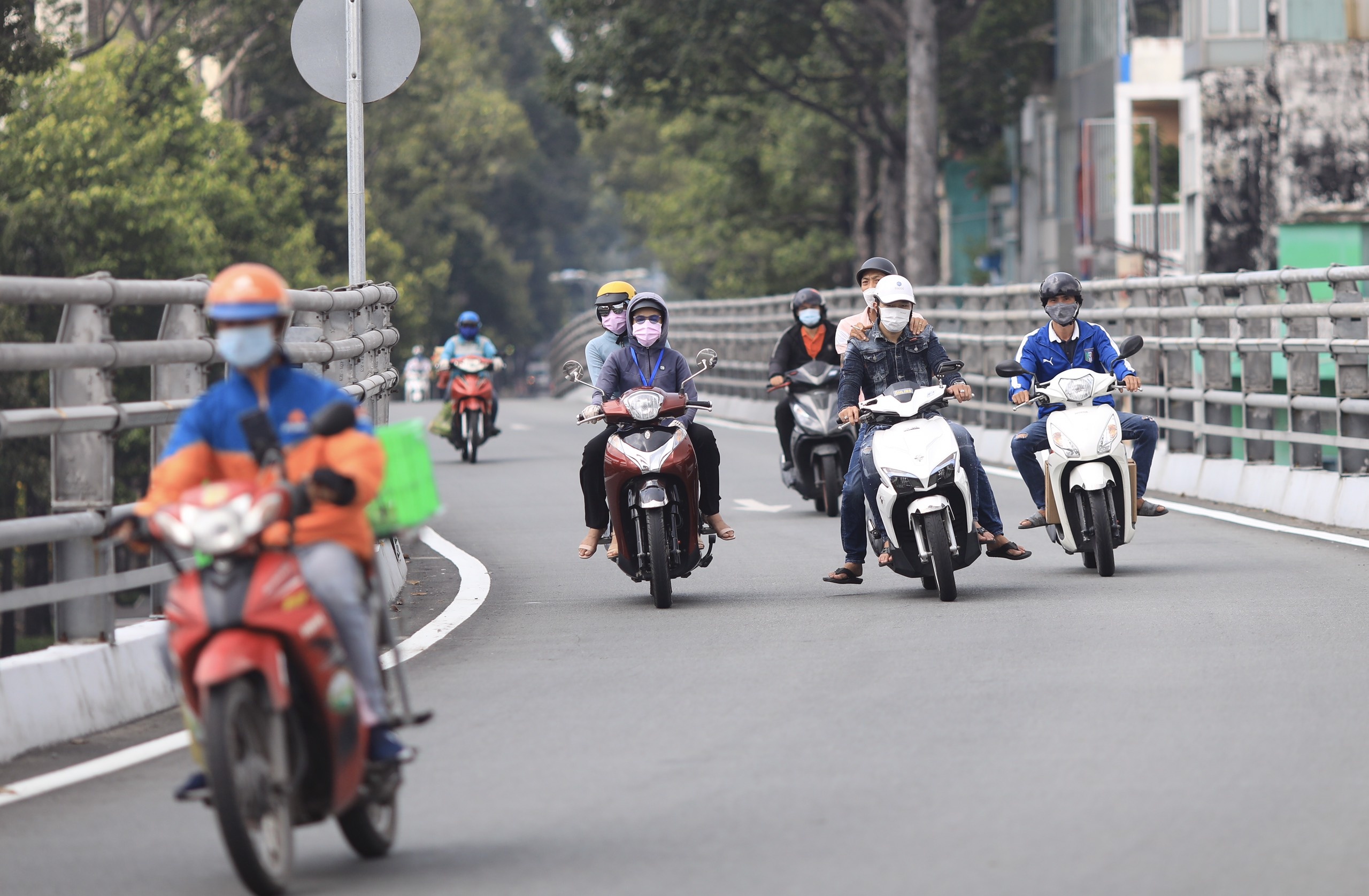 xe cộ đông đúc trở lại ở TP.HCM ảnh 7 xe co dong duc tro lai o TP.HCM anh 7