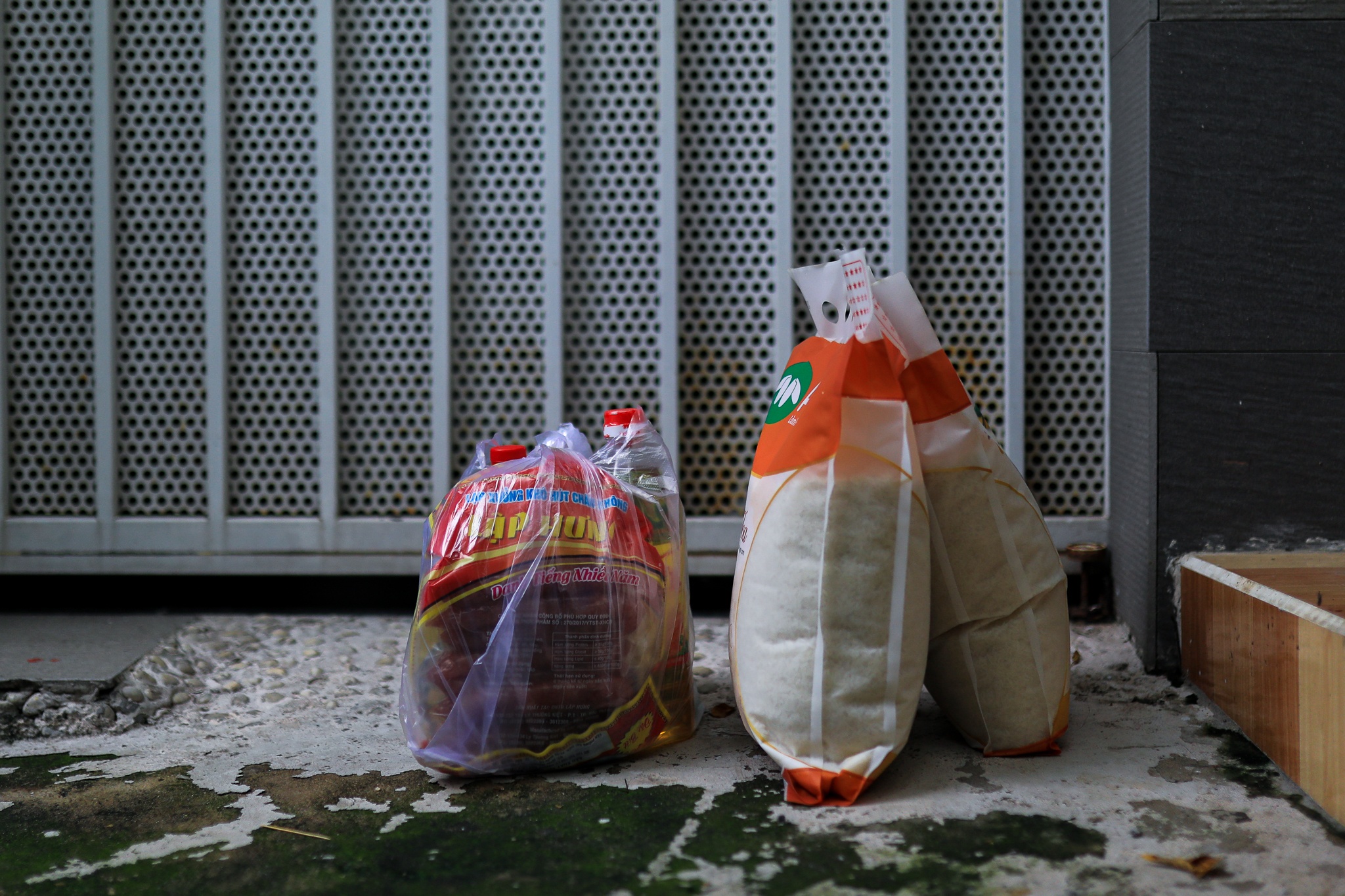 bo doi trao qua cho dan o TP.HCM anh 7