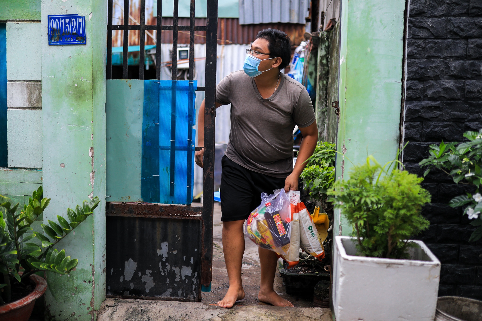 bo doi trao qua cho dan o TP.HCM anh 8