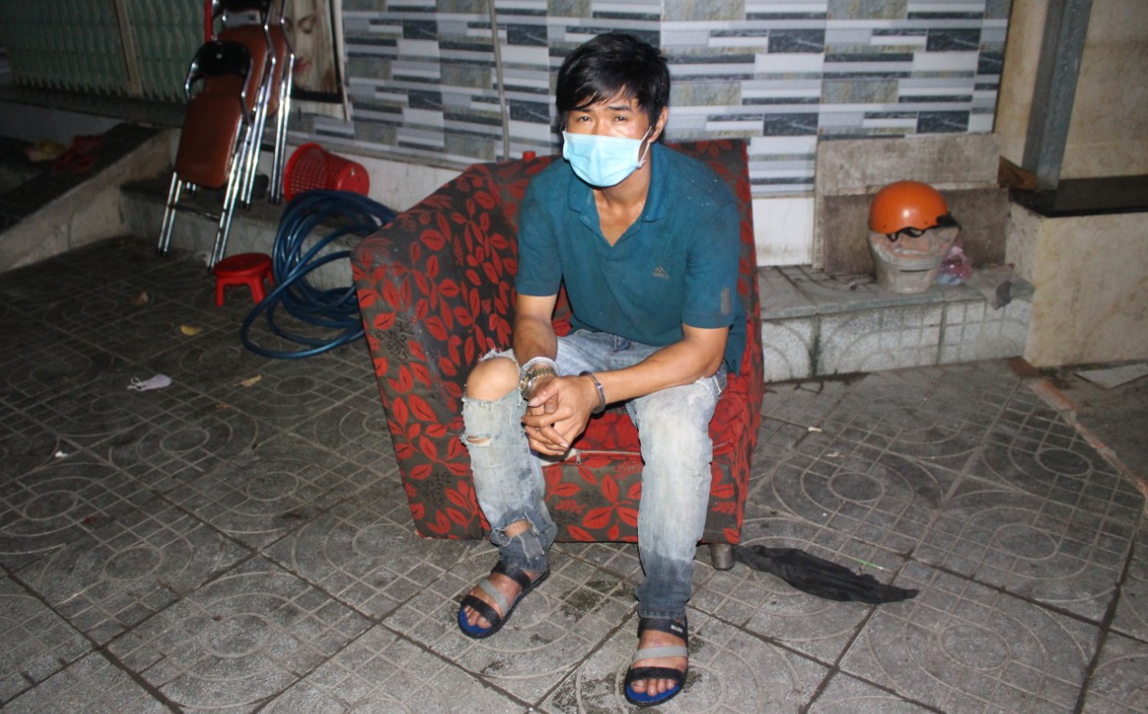 Tan cong canh sat o diem tiem vaccine anh 1