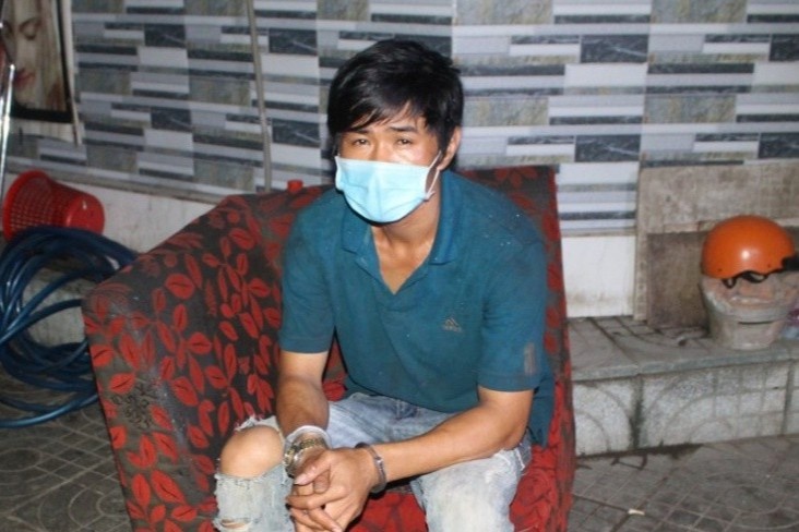 Tan cong canh sat tai diem tiem vaccine o TP Thu Duc hinh anh