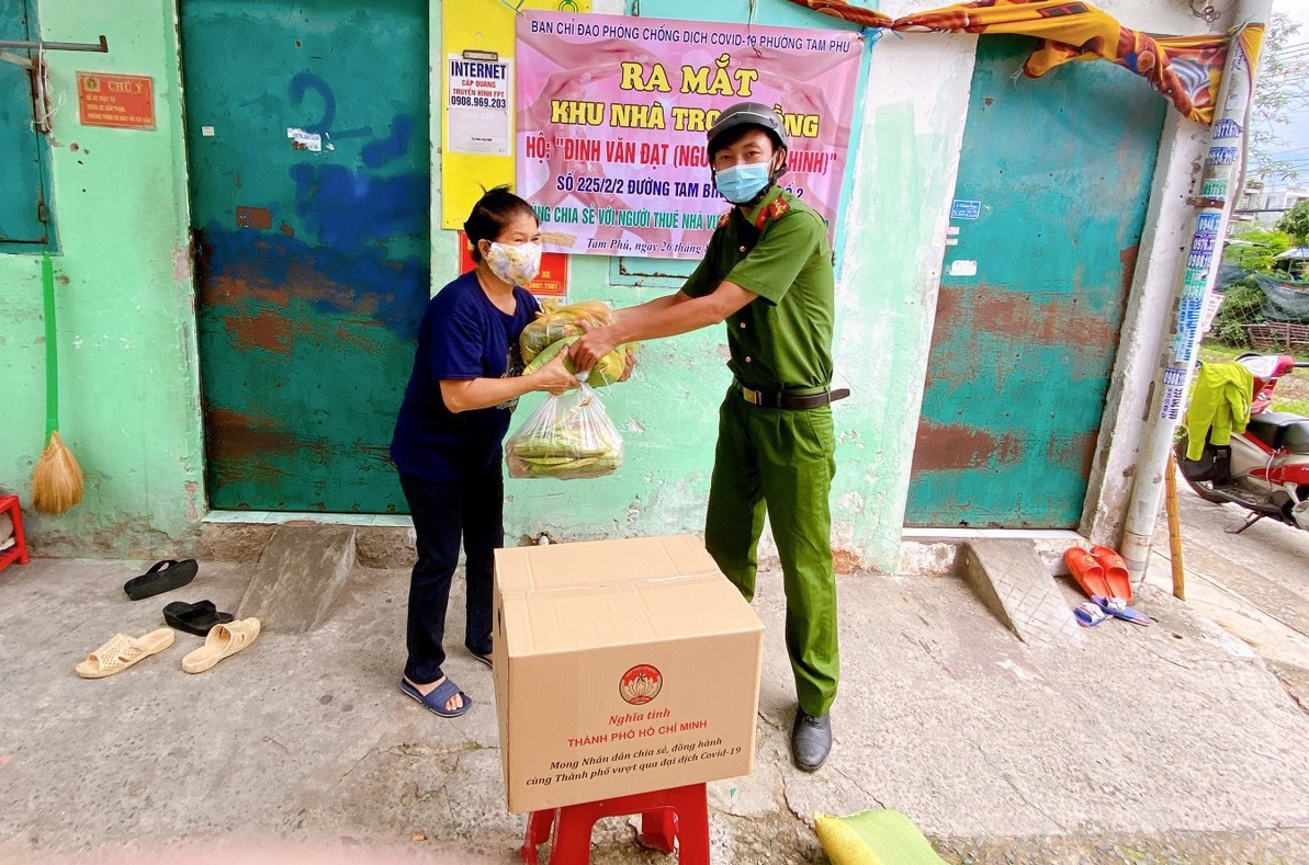 Xom tro o dong o TP.HCM anh 8