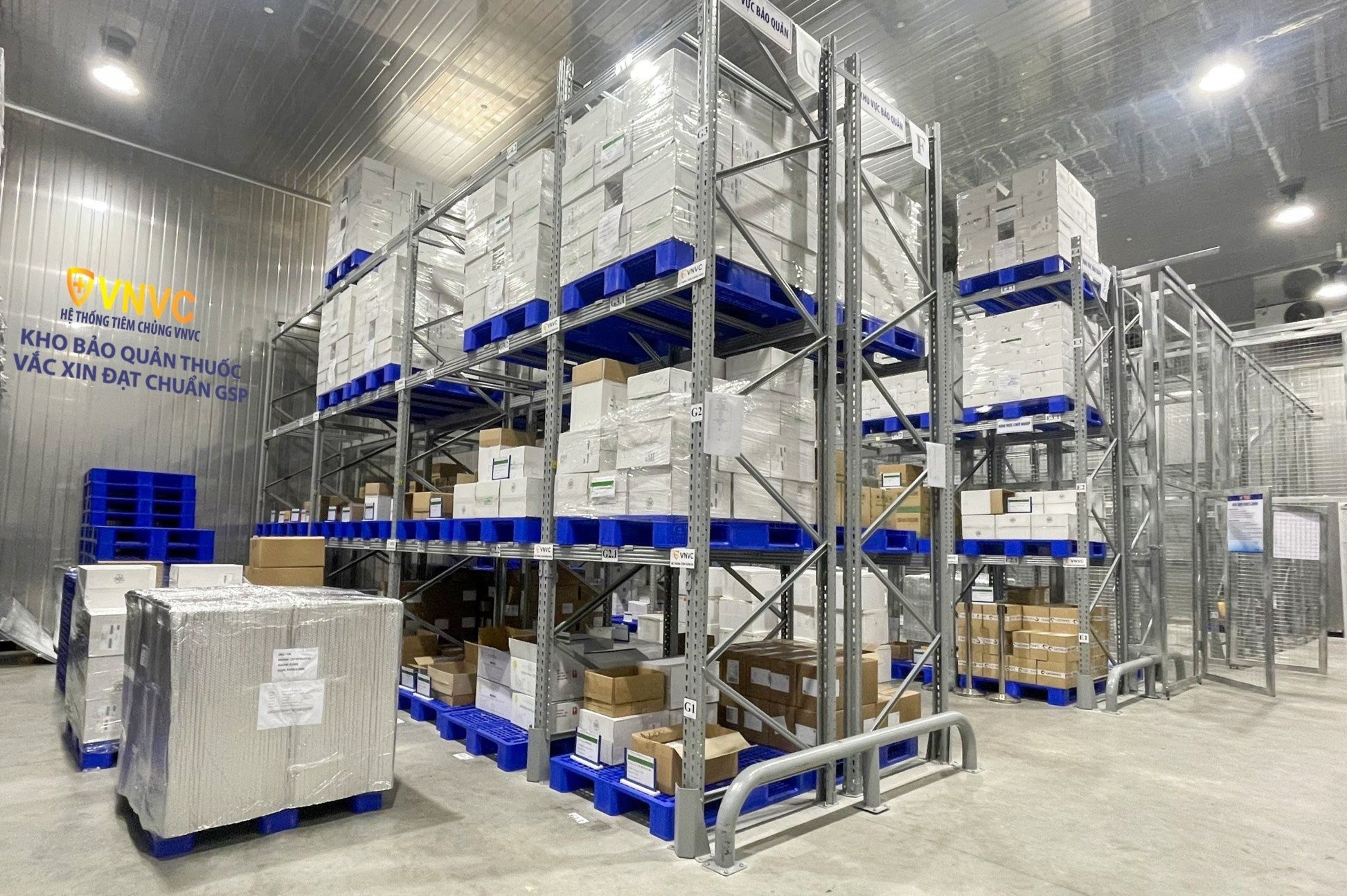 Them hon 2 trieu lieu vaccine AstraZeneca ve Viet Nam hinh anh