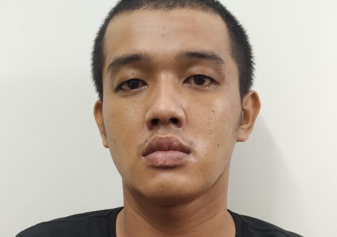 Người phụ nữ bị tên cướp đập đá vào đầu ảnh 1 Nguoi phu nu bi ten cuop dap da vao dau anh 1