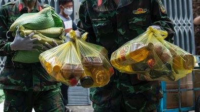 Khoi to can bo phuong them ten nguoi than vao danh sach nhan ho tro hinh anh