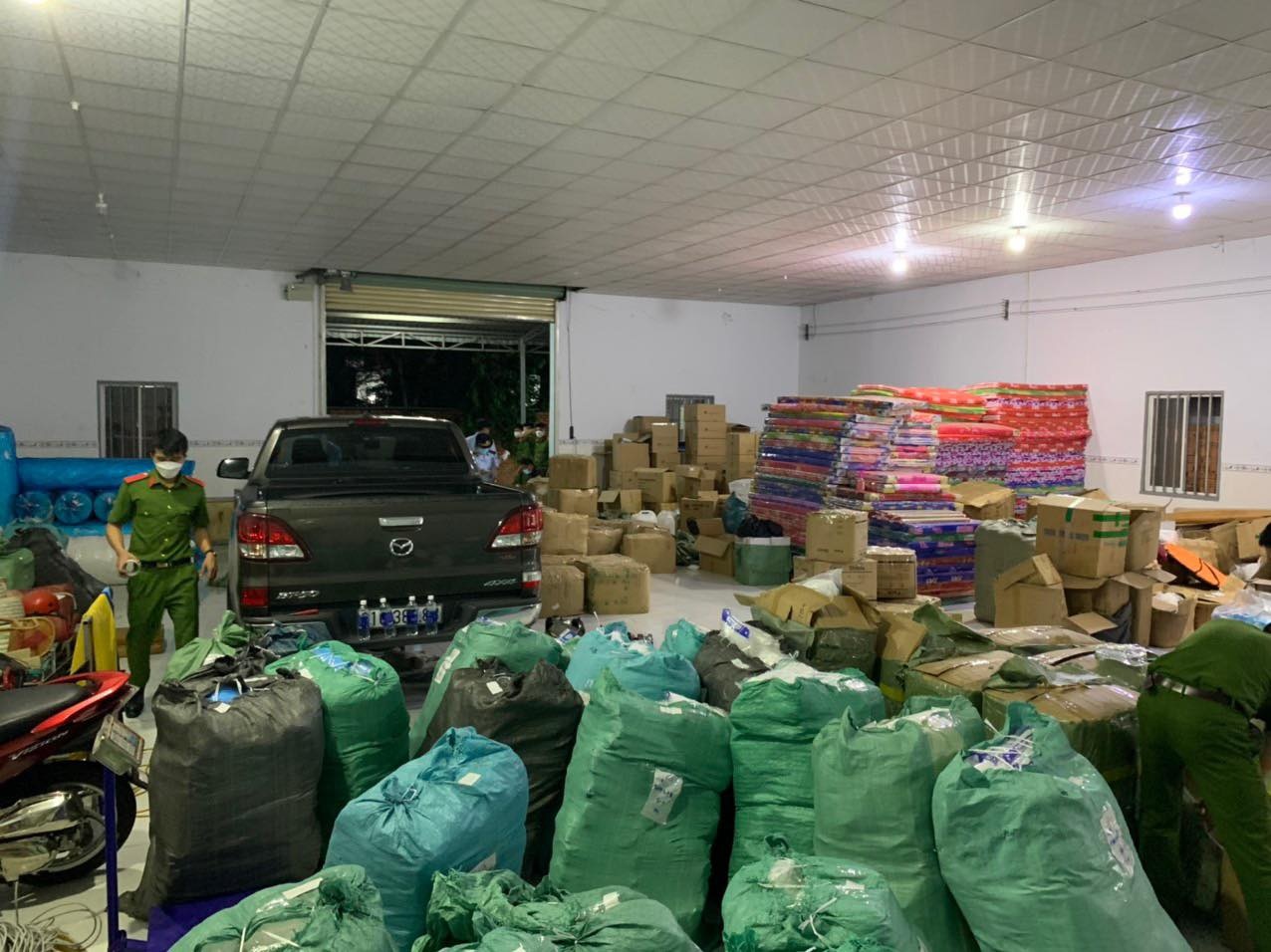 phát hiện kho thuốc đông dược không rõ nguồn gốc ảnh 1 phat hien kho thuoc dong duoc khong ro nguon goc anh 1