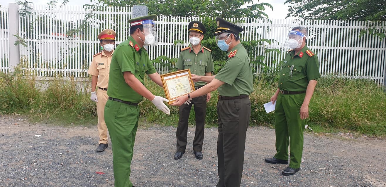 Bo cong an khen thuong cho 22 canh sat o TP.HCM anh 1