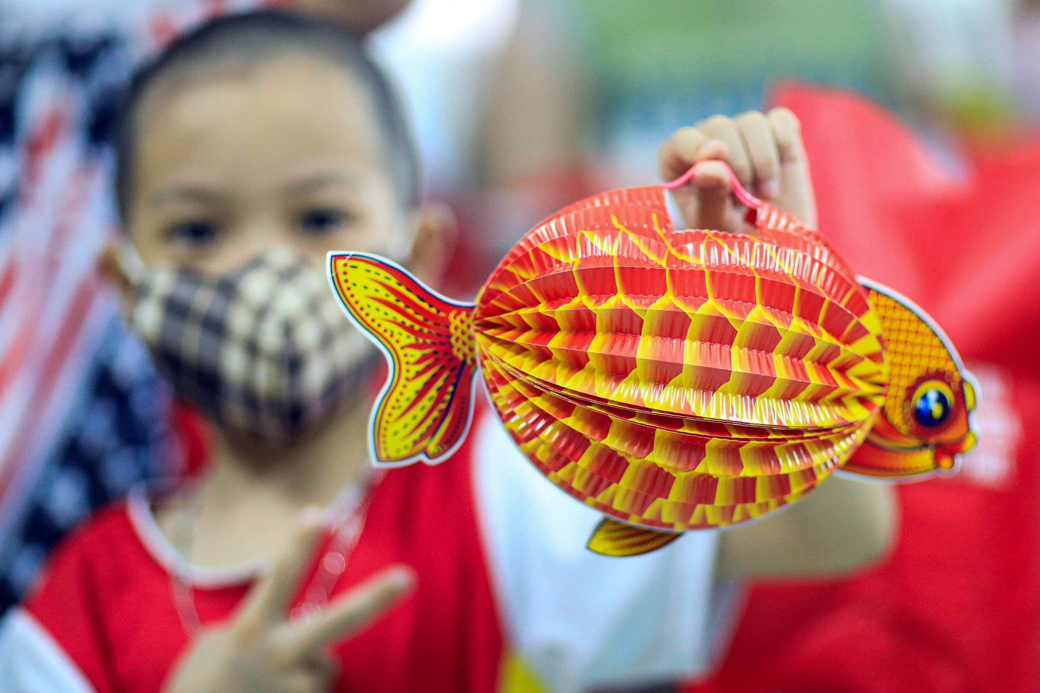 Cong an TP.HCM trao qua trung thu anh 7