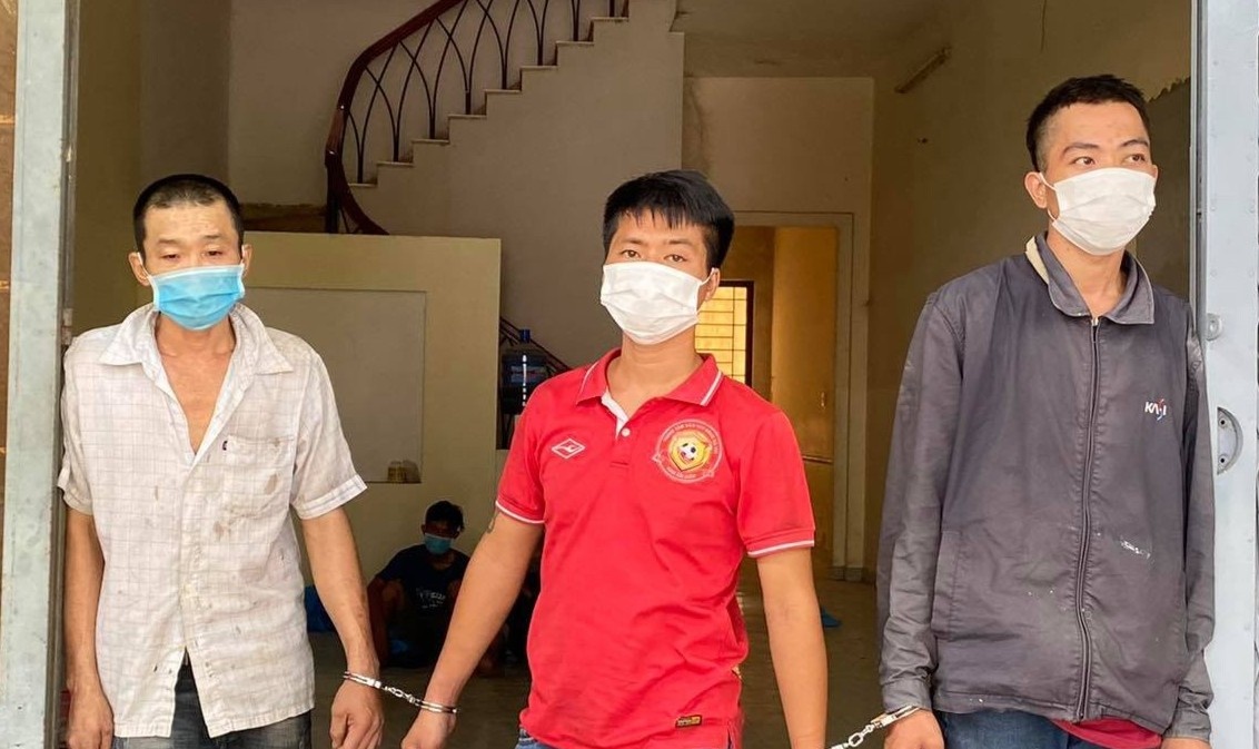 Nhom trom dot nhap quan karaoke, lay tai san gan nua ty dong hinh anh