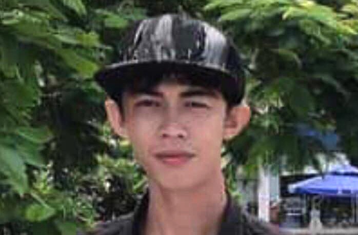 Vay bat ke tron truy na trong rung cao su hinh anh