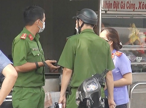 Thuong uy canh sat o TP.HCM bi dam nhieu nhat hinh anh