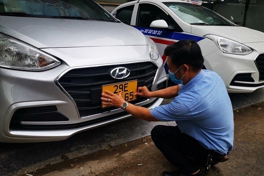 Dau gia, so huu bien so xe suot doi: Loi nhieu, sao van chua lam? hinh anh