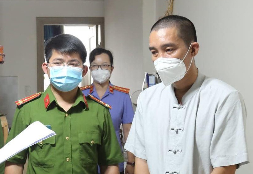 Bat tong giam doc mot cong ty bat dong san hinh anh